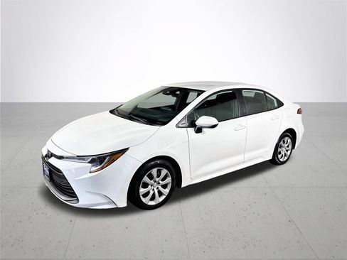 Used 2024 Toyota Corolla LE FWD image 2