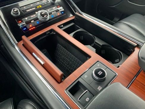 Used 2024 Lincoln Navigator Premiere image 22