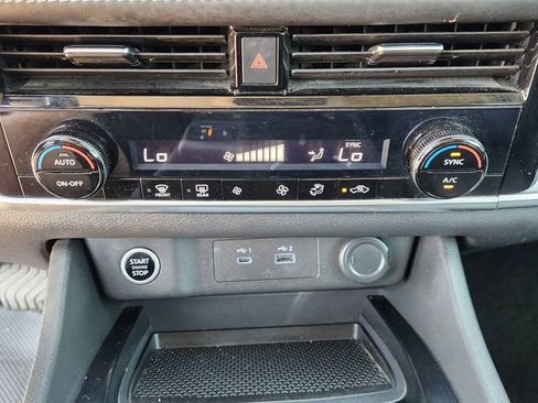 Used 2021 Nissan Rogue SV FWD image 18