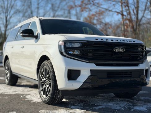 New 2025 Ford Expedition Max Platinum w/ Stealth Performance Package image 13