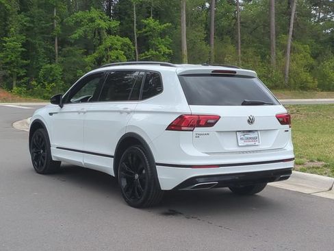 Used 2021 Volkswagen Tiguan SE AWD/4WD image 11