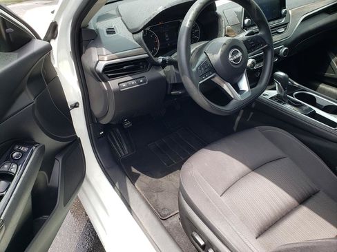 Used 2023 Nissan Altima 2.5 SV FWD image 9