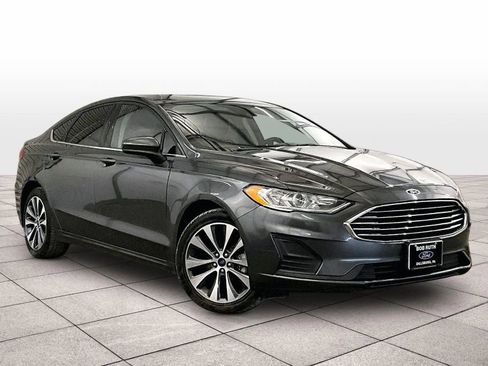 Used 2019 Ford Fusion SE AWD/4WD image 2