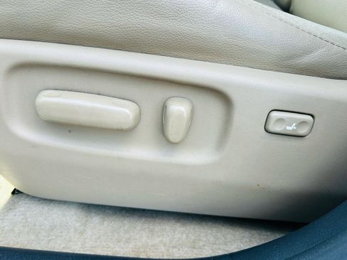 Used 2011 Toyota RAV4 Limited w/ Limited Extra Value Pkg FWD image 19