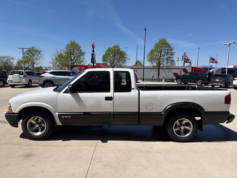 Used 2001 Chevrolet S10 Pickup LS w/ Preferred Equipment Group image 5