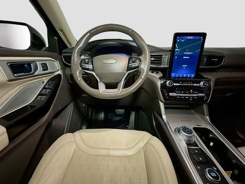 Used 2022 Ford Explorer Platinum w/ Equipment Group 601A AWD/4WD image 34