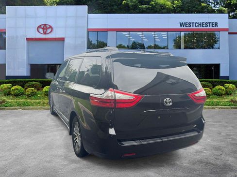 Used 2019 Toyota Sienna XLE w/ XLE Navigation Package FWD image 5