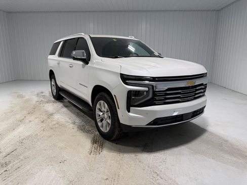 Used 2025 Chevrolet Suburban Premier w/ Sun And Tow Package image 11