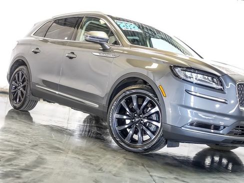 Used 2022 Lincoln Nautilus Reserve w/ Monochromatic Package AWD/4WD image 5