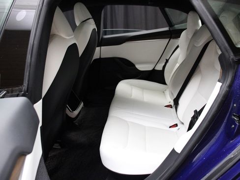 Used 2022 Tesla Model S AWD image 41