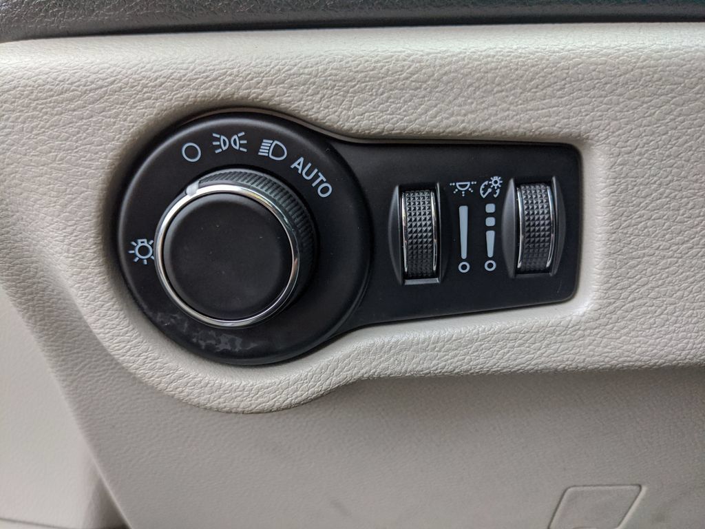 Used 2023 Chrysler Voyager LX FWD image 12