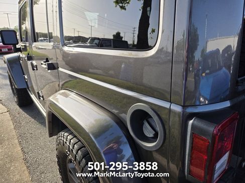 Used 2017 Jeep Wrangler Unlimited Sahara AWD/4WD image 9