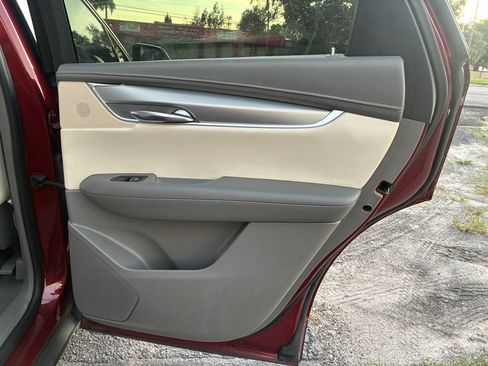 Used 2018 Cadillac XT5 Luxury w/ Driver Awareness Package FWD image 11