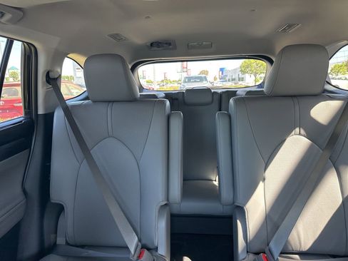 Used 2026 Toyota Highlander Limited AWD/4WD image 13