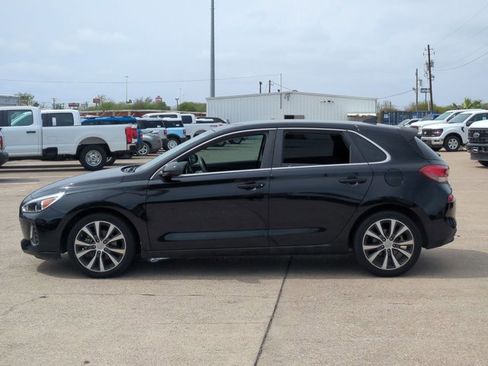 Used 2019 Hyundai Elantra GT image 5