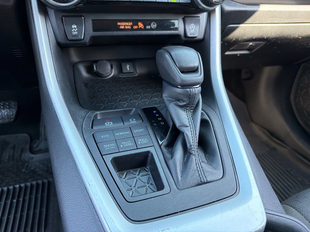 Used 2022 Toyota RAV4 XLE AWD/4WD image 13