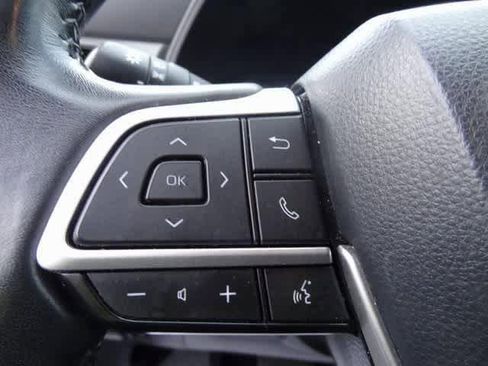 Used 2023 Toyota Highlander LE image 14