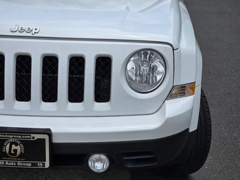Used 2017 Jeep Patriot Latitude AWD/4WD image 11
