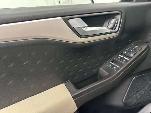 Used 2020 Ford Escape SE image 31