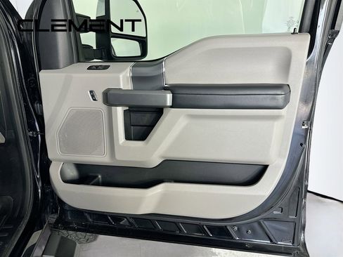 Used 2017 Ford F250 XLT w/ XLT Premium Package AWD/4WD image 34