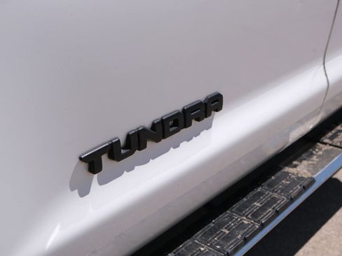 Used 2017 Toyota Tundra SR5 w/ SR5 Upgrade Package image 14