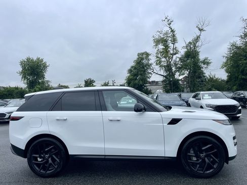 Used 2025 Land Rover Range Rover Sport SE AWD/4WD image 4