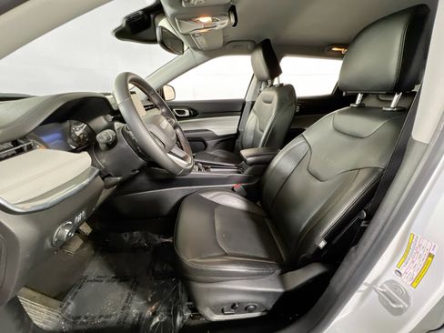 Used 2022 Jeep Compass Limited image 18