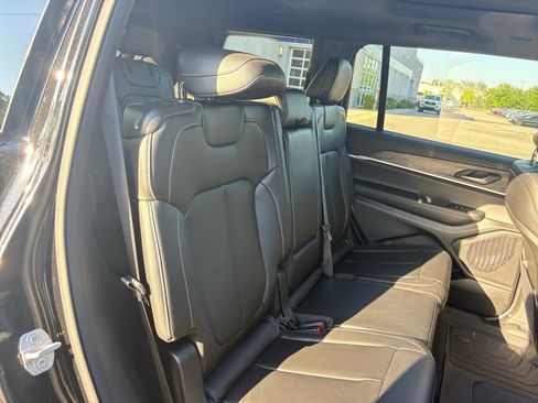 Used 2025 Jeep Grand Cherokee L Limited w/ Black Appearance Package AWD/4WD image 33