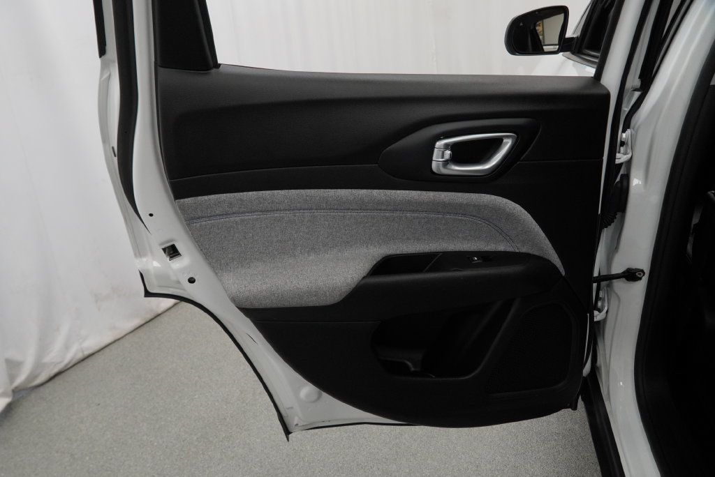Used 2022 Jeep Compass Latitude FWD image 33
