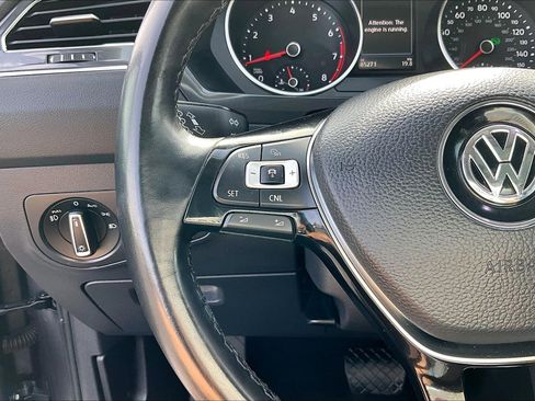 Used 2018 Volkswagen Tiguan SEL image 19