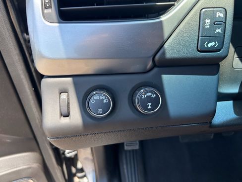 Used 2020 Chevrolet Suburban LT AWD/4WD image 32