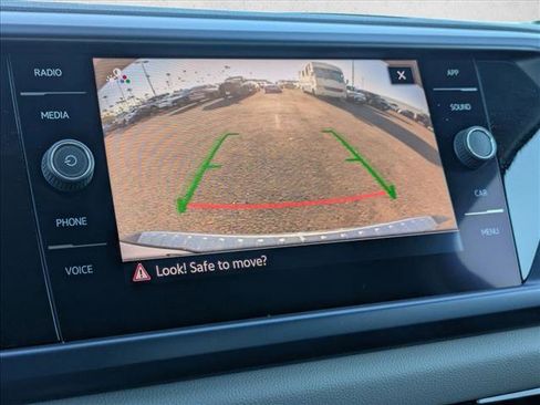 Used 2022 Volkswagen Taos SE image 14