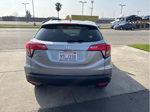 Used 2018 Honda HR-V LX image 6