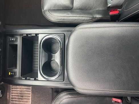 Used 2018 Nissan Titan SL w/ Midnight Edition image 29