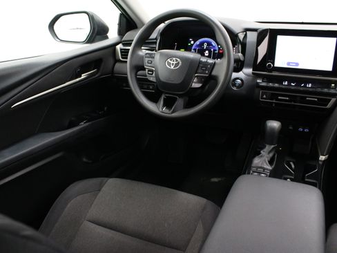 Used 2025 Toyota Camry LE FWD image 29