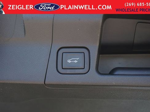 Used 2023 GMC Acadia SLT w/ Preferred Package AWD/4WD image 11