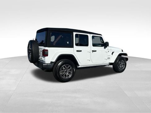 Used 2024 Jeep Wrangler Unlimited Sahara AWD/4WD image 5