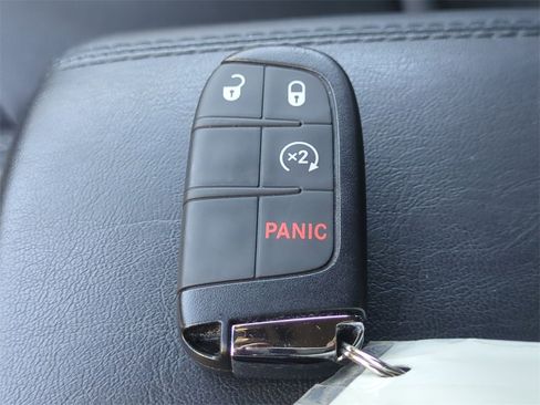 Used 2025 Jeep Compass Limited image 32