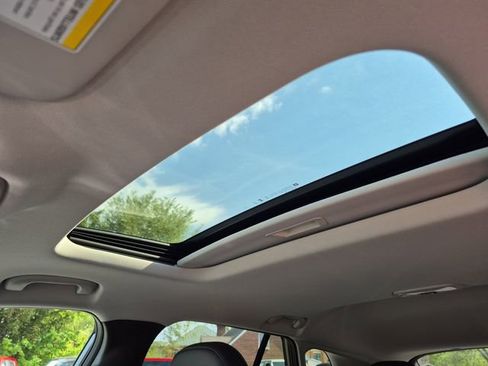 Used 2026 Chevrolet Trax LT w/ Sunroof Package FWD image 28