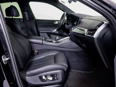 Used 2021 BMW X6 M50i image 8