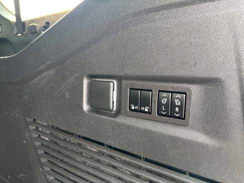 Used 2023 GMC Yukon XL Denali Ultimate image 5