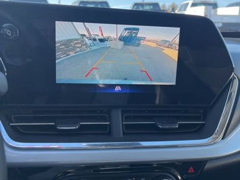 Used 2025 Chevrolet Trax LT w/ LT Convenience Package image 42