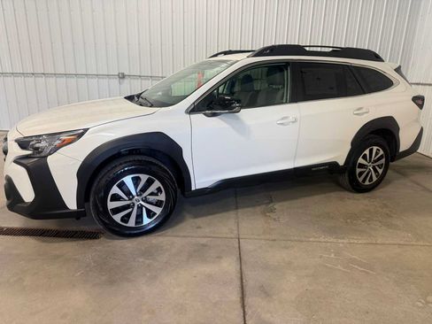 Certified 2025 Subaru Outback Premium w/ Popular Package #1A AWD/4WD image 2