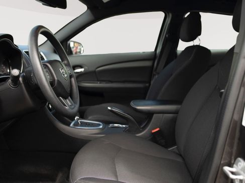 Used 2014 Dodge Avenger SE w/ Rallye Appearance Group FWD image 2
