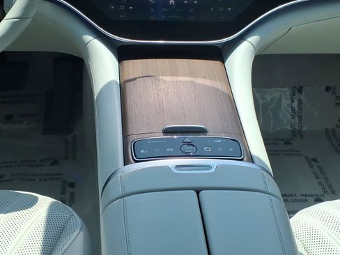 Used 2023 Mercedes-Benz EQS 580 4MATIC Sedan w/ Manufactur Interior Package image 18