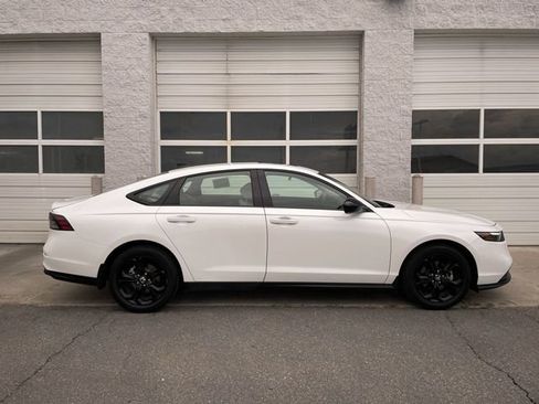Used 2025 Honda Accord SE image 1