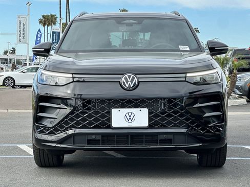 New 2026 Volkswagen Tiguan SE R-Line FWD image 3
