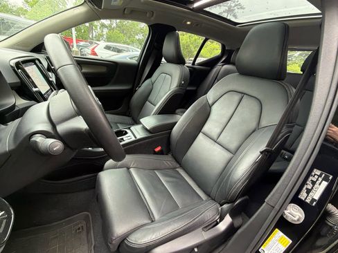 Certified 2023 Volvo XC40 B5 Plus w/ Protection Package Premier AWD/4WD image 64