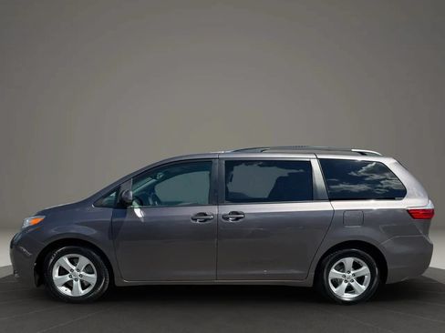 Used 2015 Toyota Sienna LE FWD image 8