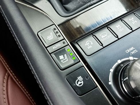 Used 2018 Lexus LX 570 4WD w/ Luxury Package image 28